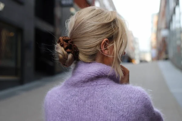 SOLID SCRUNCHIE - BROWN